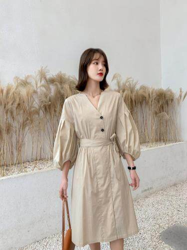 风衣式腰带连衣裙，女装风衣，荷塘月色