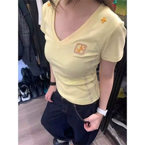 H0835-P35原版做法+刺绣款修身正肩V领短袖T恤女图片