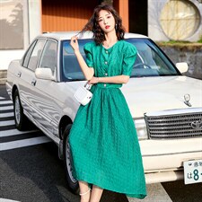翠绿色