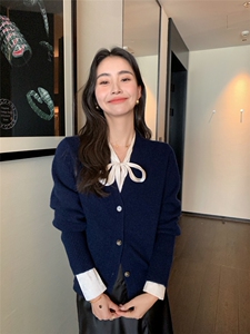 V领山羊绒针织开衫女修身毛衣秋冬短款长袖上衣外套女图片