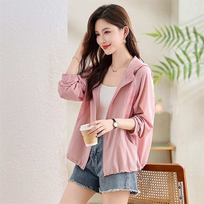 时尚印花拼接短款连帽防晒衣女2025夏新款宽松轻薄透气防晒服外套，女装防晒衣，沐七七