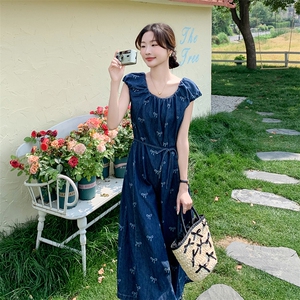 牛仔连衣裙中长款女宽松时尚图片