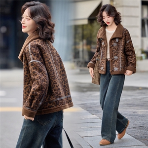 皮毛一体豹纹短款外套女2025冬季加绒加厚保暖洋气麂皮绒夹克上衣图片