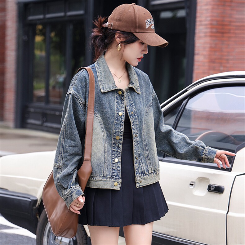 现货复古摩登感牛仔外套2024春装设计感渐变怀旧色短款夹克上衣女，女装牛仔外套，江南女神