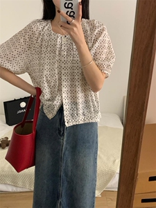 上新推荐泡泡袖圆领花朵小衫图片