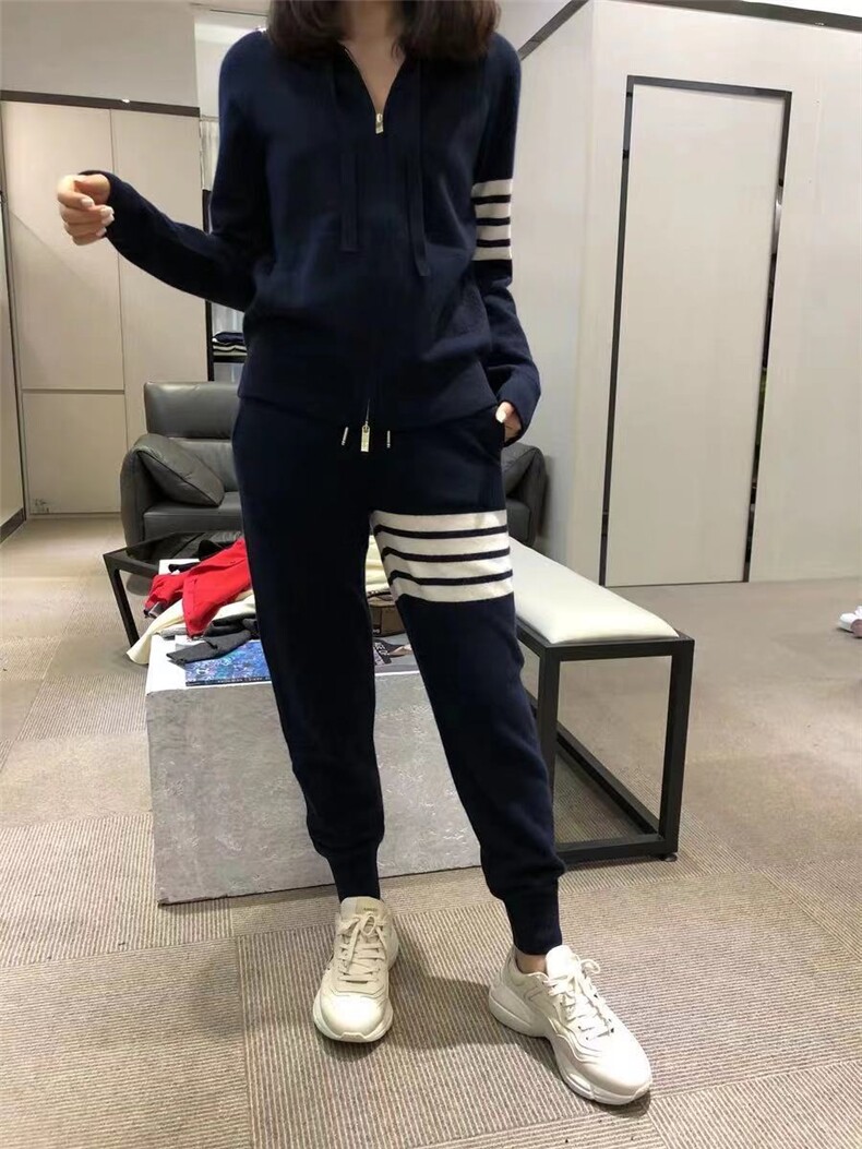 秋冬新款简约休闲女装套装舒适慵懒包芯纱运动服时尚百搭条纹设计,女装套装/套裙,恒恩羊绒