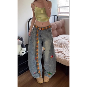 网图宽松卡通刺绣牛仔裤男女美式复古水洗阔腿裤,kappa橙色高帮鞋搭配图片