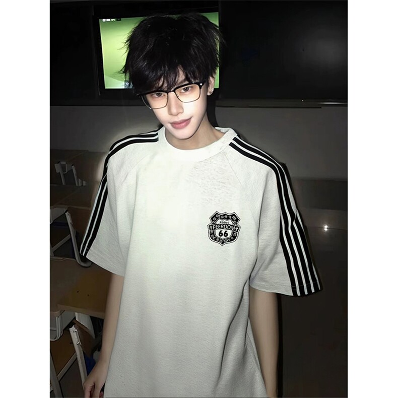 抖音得物品质二开240克宽松纯棉美式潮牌印花三条杠中性风短袖T恤图片