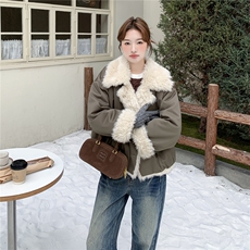 军绿色短款羊羔毛棉服女冬季双排扣毛绒翻领工装保暖棉衣皮毛一体，女装棉衣/棉服，维壹