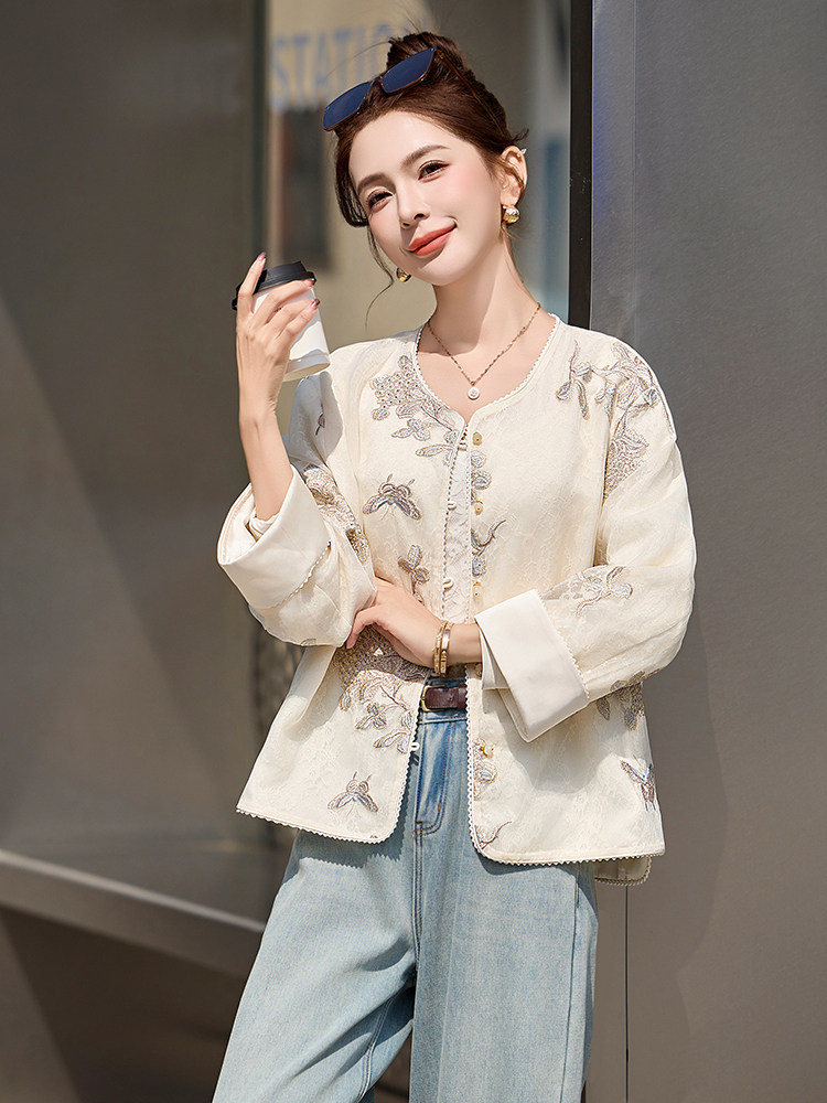 2025春季新款新中式刺绣高端时尚刺绣国风复古提花圆领外套上衣潮,女装短外套,依万里