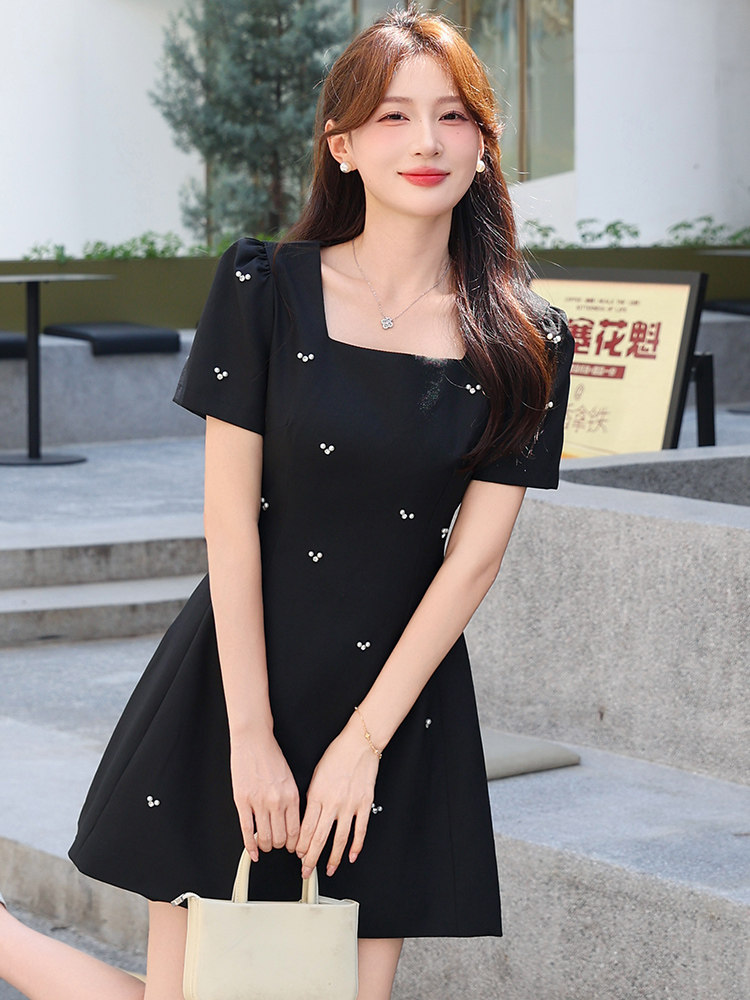 高端时尚方领钉珠小个子连衣裙女2025夏季新款修身名媛精致小黑裙,女装连衣裙,超帛
