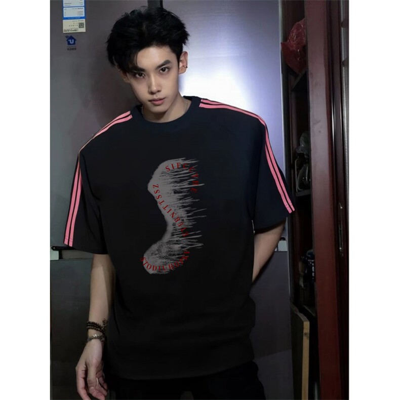 抖音得物品质二开240克宽松纯棉美式潮牌印花三条杠中性风短袖T恤,男装T恤,电商A486