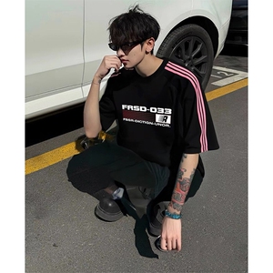 抖音得物品质二开240克宽松纯棉美式潮牌印花三条杠中性风短袖T恤图片