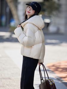 水衣源2783款短款连帽加厚保暖面包服茧形羽绒外套女图片