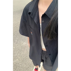 黑色