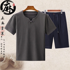 深灰上衣＋深蓝短裤