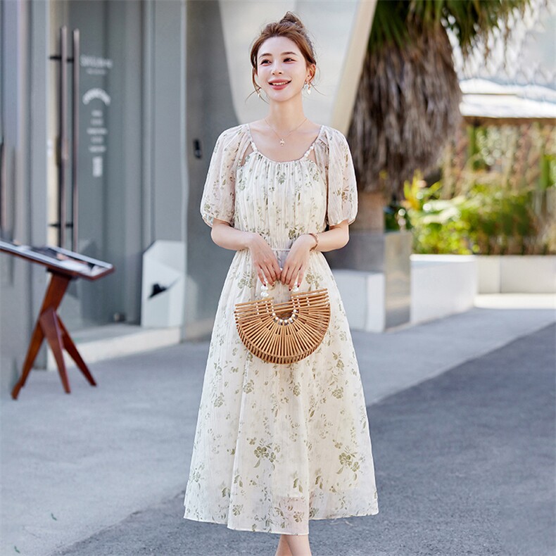 清仓法式文艺方领碎花收腰连衣裙裙子女2025夏季温柔风短袖长裙,女装连衣裙,阳光伊恋