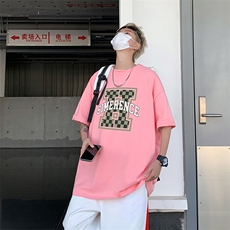 粉红色