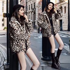 新中式设计感黑色盘扣羽绒服女冬2024新款高级感90白鸭绒内胆外套，女装毛呢外套，沫晗依美