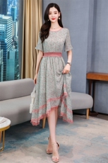 高端定制法式女神范赫本礼服时尚遮肚显瘦蕾丝重工v领连衣裙潮，女装连衣裙，丽美静依