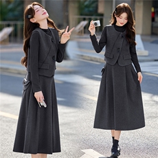 轻奢优雅风红色马甲套装裙女2026春季新款高级感通勤半身裙三件套，女装套装/套裙，意芙