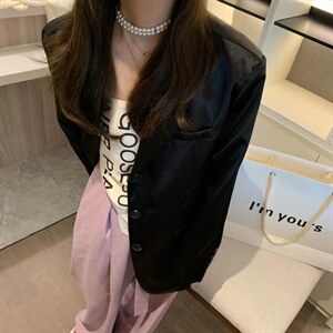 缎面西装图片
