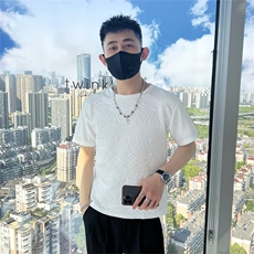 白色