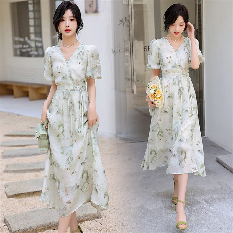 新中式印花连衣裙女夏季2024新款V领长款显瘦收腰盘扣裙子,女装连衣裙,冬木谷雨