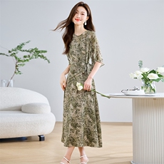 （现货）2025夏季新款优雅气质减龄遮肚子显瘦碎花A字连衣裙，女装连衣裙，恋慕依尚