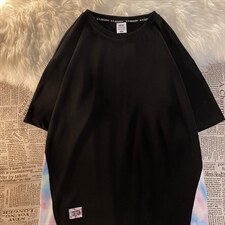 黑色