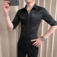 黑色
