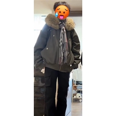 灰绿色