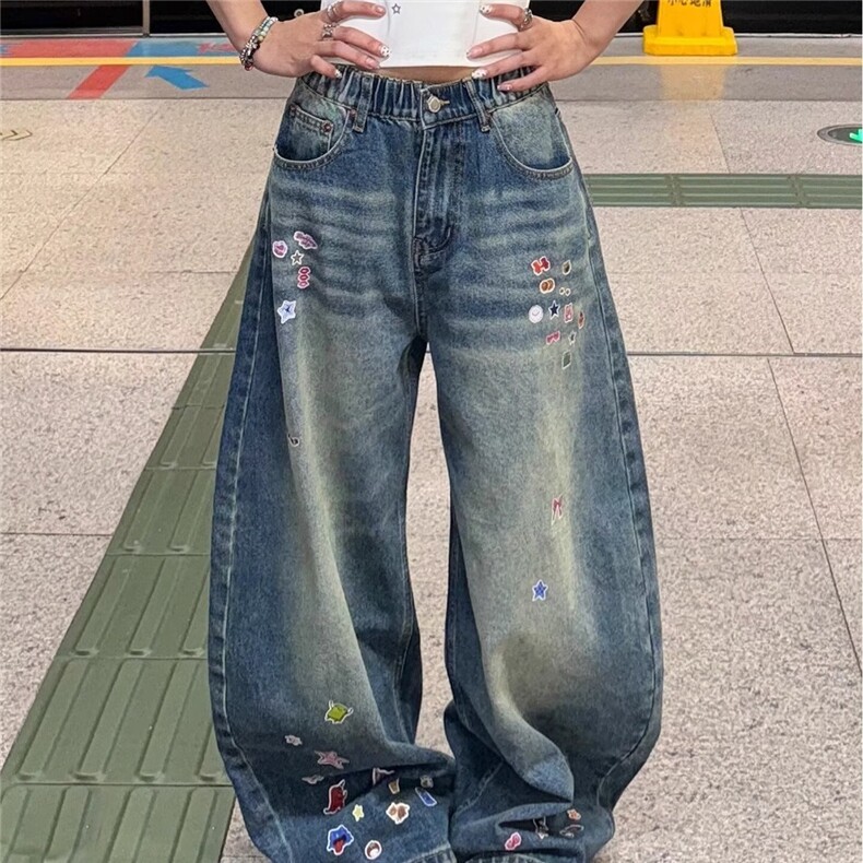 美式复古卡通贴纸印花弯刀牛仔裤女夏季宽松显瘦休闲阔腿直筒裤子图片