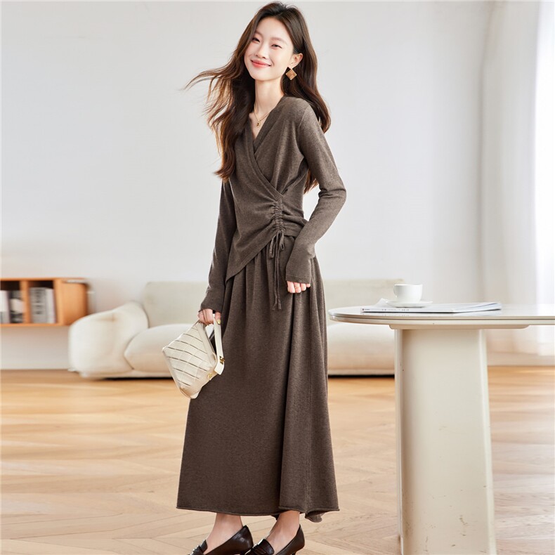 2025秋装新款气质V领收腰针织上衣半身裙两件套女，女装套装/套裙，时尚风爆