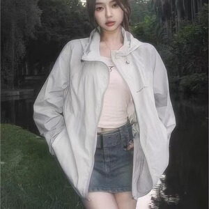 户外好看灰色透气防晒衣女夏季2025新款宽松紫外线薄款轻薄外套图片