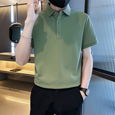 草绿色