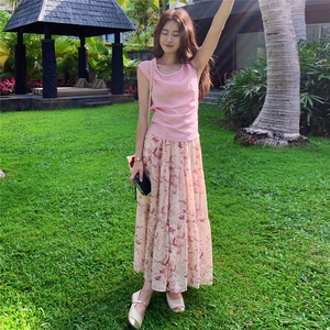 温柔系穿搭粉色无袖上衣套装裙女夏新款甜美显瘦碎花半身裙两件套图片