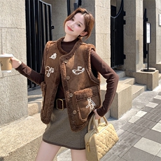 8865款刺绣马甲皮毛一体P225K395，女装马甲，2B137