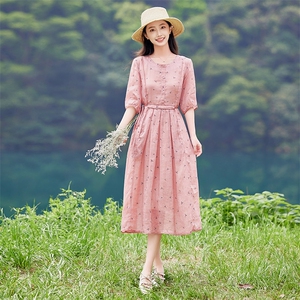 2026年夏季女士短袖旅游聚会街拍逛街文艺/优雅居家城市通勤商务图片
