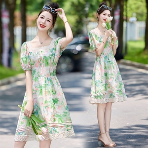 蕾丝边方领泡泡袖碎花连衣裙女夏季新款油画花色甜美长裙高腰裙子图片