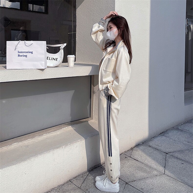 初恋温柔奶杏色2022年春秋新款字母撞色时尚运动休闲套装两件套女,女装运动套装,艾乐芳
