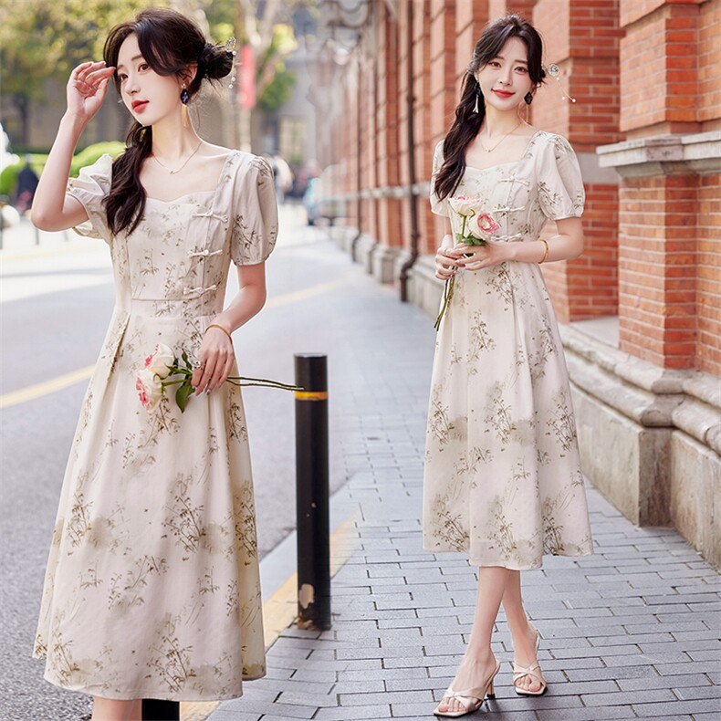 现货2024年夏季女网红清新气质新中式复古方领印花修身显瘦连衣裙，女装连衣裙，煊芮熙