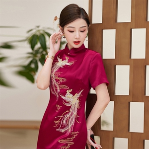婚宴旗袍连衣裙高贵洋气妈妈礼服大码红色手工绣花醋酸绸缎图片