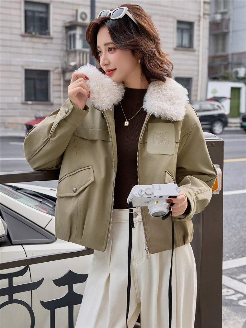 【大量现货】短款外套女2025秋冬新款小个子巨好看的加绒加厚羊羔毛翻领派克服,女装棉衣/棉服,依路服饰