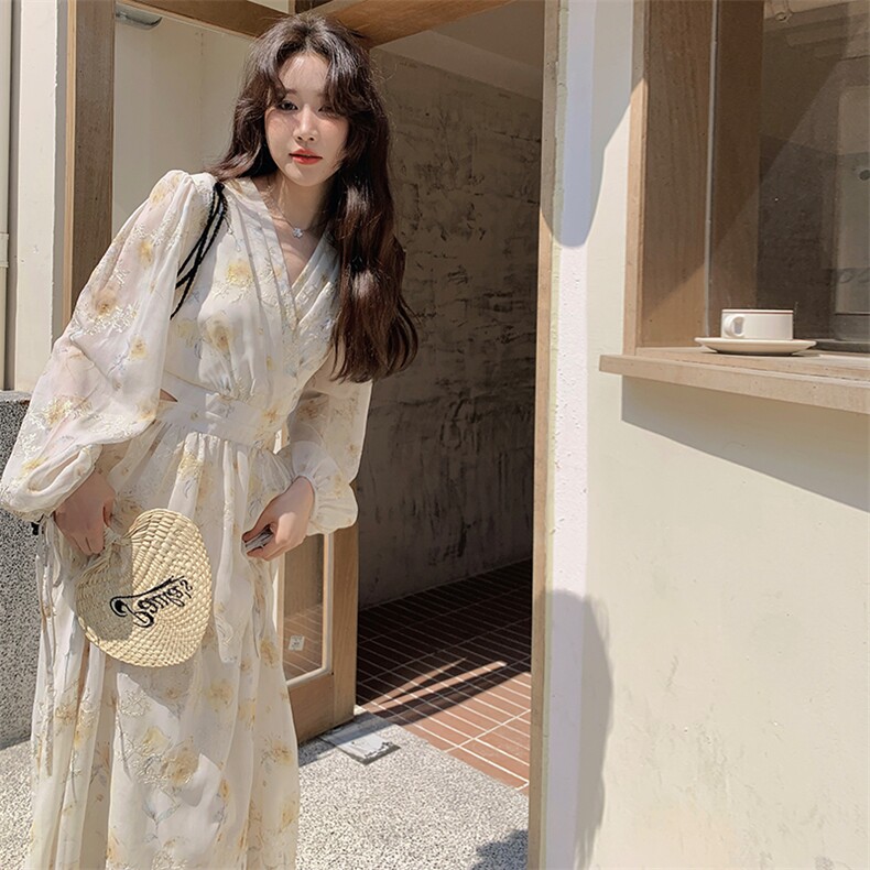 茶歇法式v领碎花连衣裙女2025夏季新款小心机露腰气质显瘦长裙潮,女装连衣裙,浙宝305