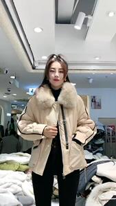 设计师款。大毛领羽绒服图片