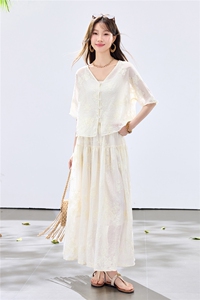 夏季新款现货！2026休闲风宽松版重工刺绣上衣+刺绣大摆半裙套装图片