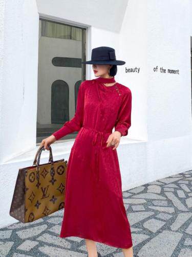 秋装连衣裙，女装连衣裙，红燕子