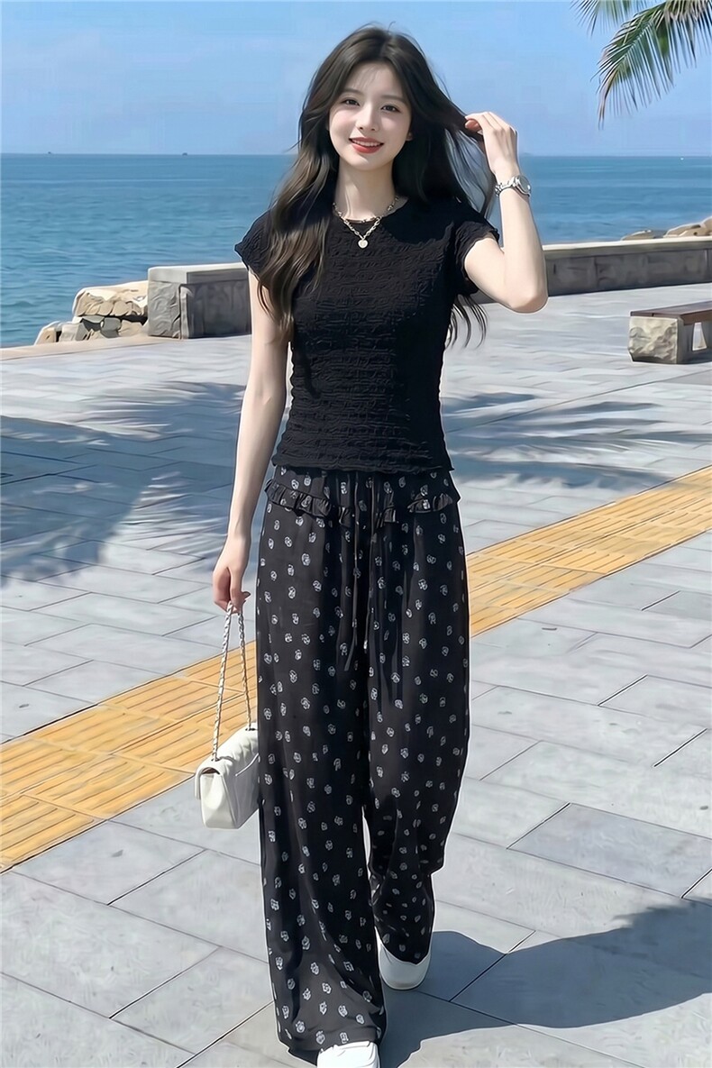 盐系穿搭时尚套装女夏款黑色短袖上衣花朵印花木耳边屁帘裤两件套,女装套装/套裙,江南