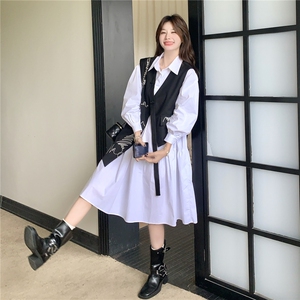 设计感不规则刺绣黑色马甲两件套连衣裙女秋新款小个子白色衬衫裙图片